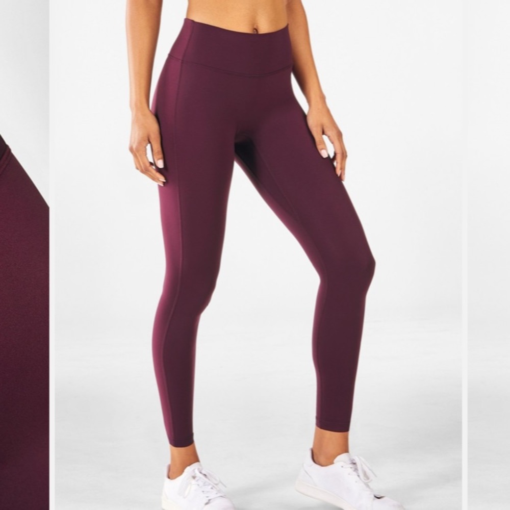 Fabletics size small Trinity High-Waisted Pocket Legging in burgundy